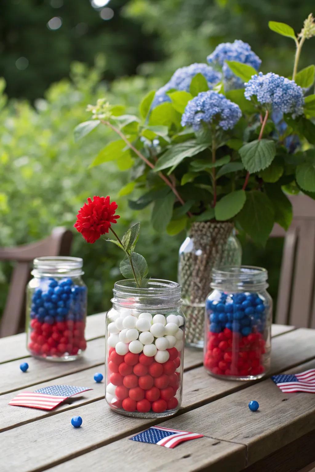 Festive patriotic centerpieces using preserving containers, ideal for summer get-togethers.