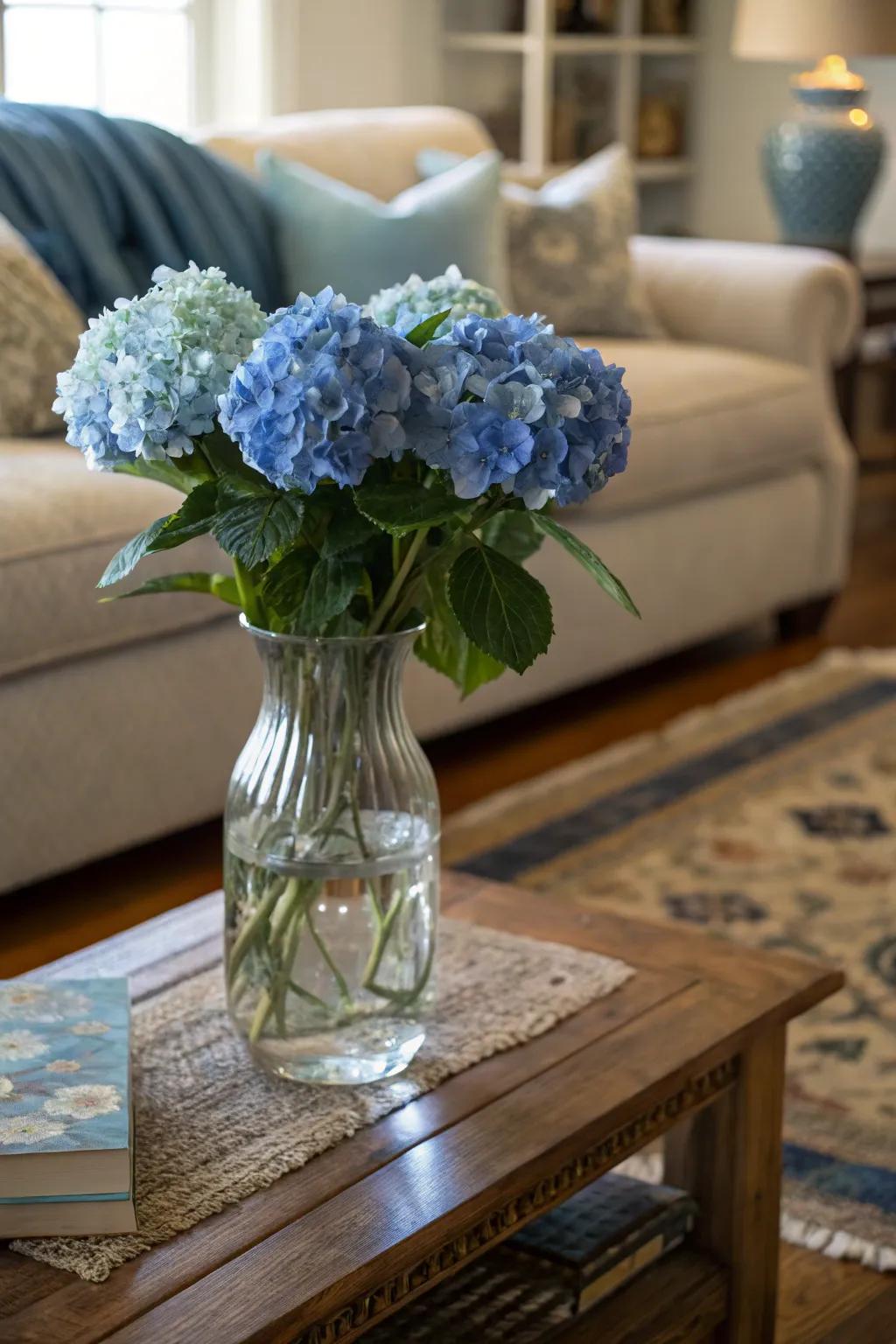 A glass vase filled with blue cloudburst blooms gives a cozy living room a burst of color.
