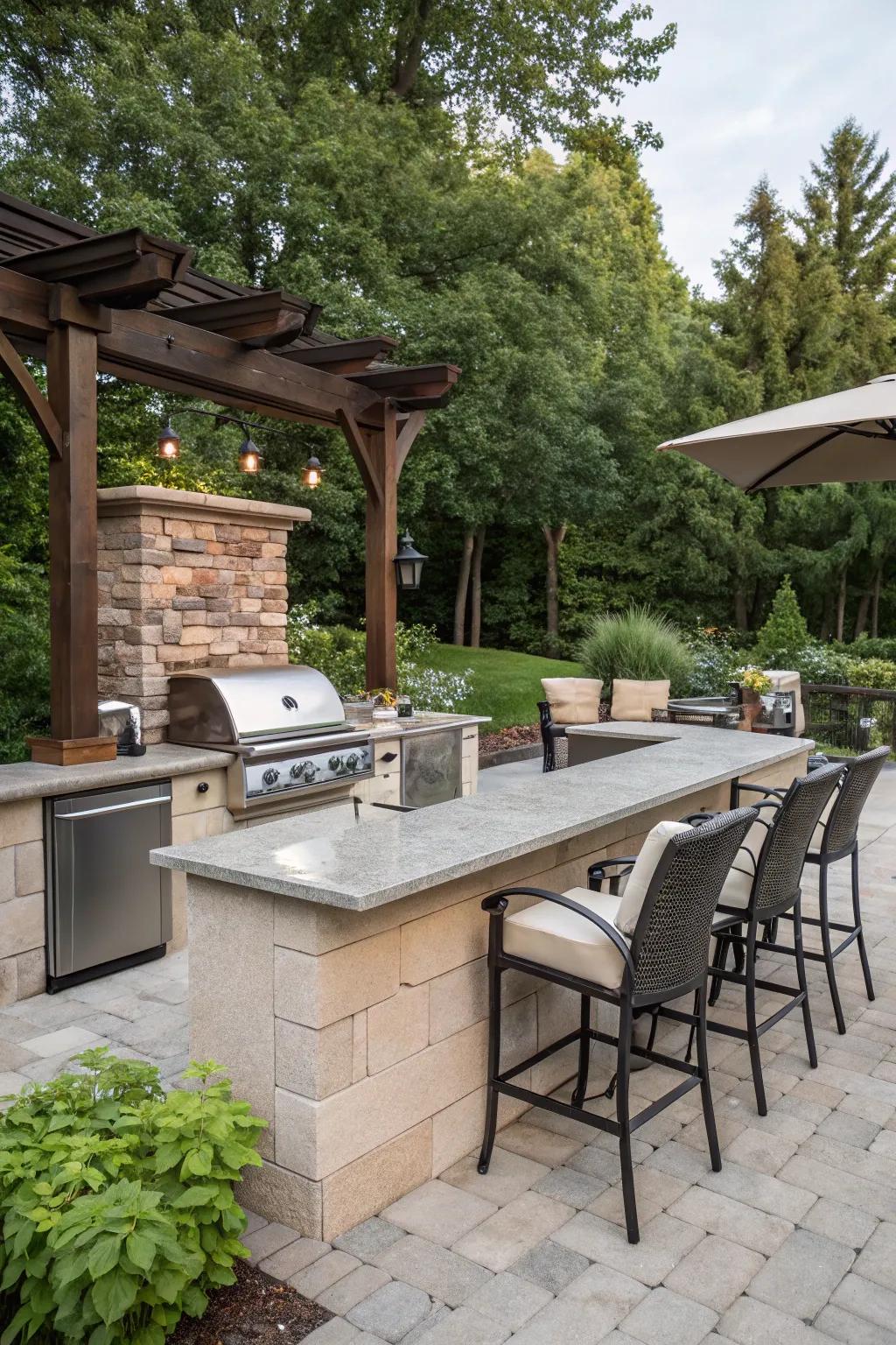 An attractive L-shaped outdoor kitchen bar, embraced by lush greenery.