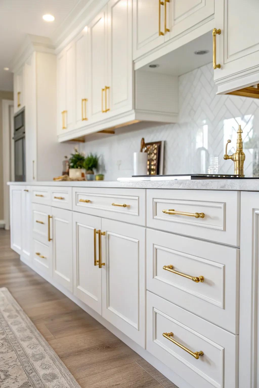 Ivory cupboards establish a revitalizing and adaptable foundation for your kitchen's layout.