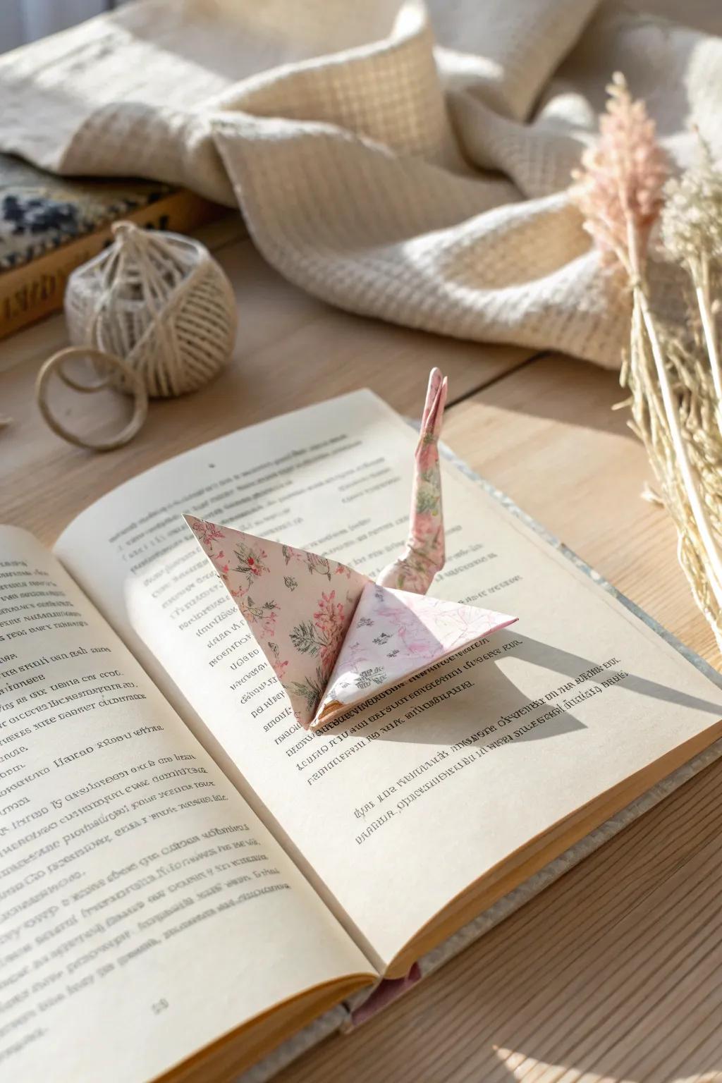 Transform your reading experience with exquisite origami bookmarks - where art meets function.