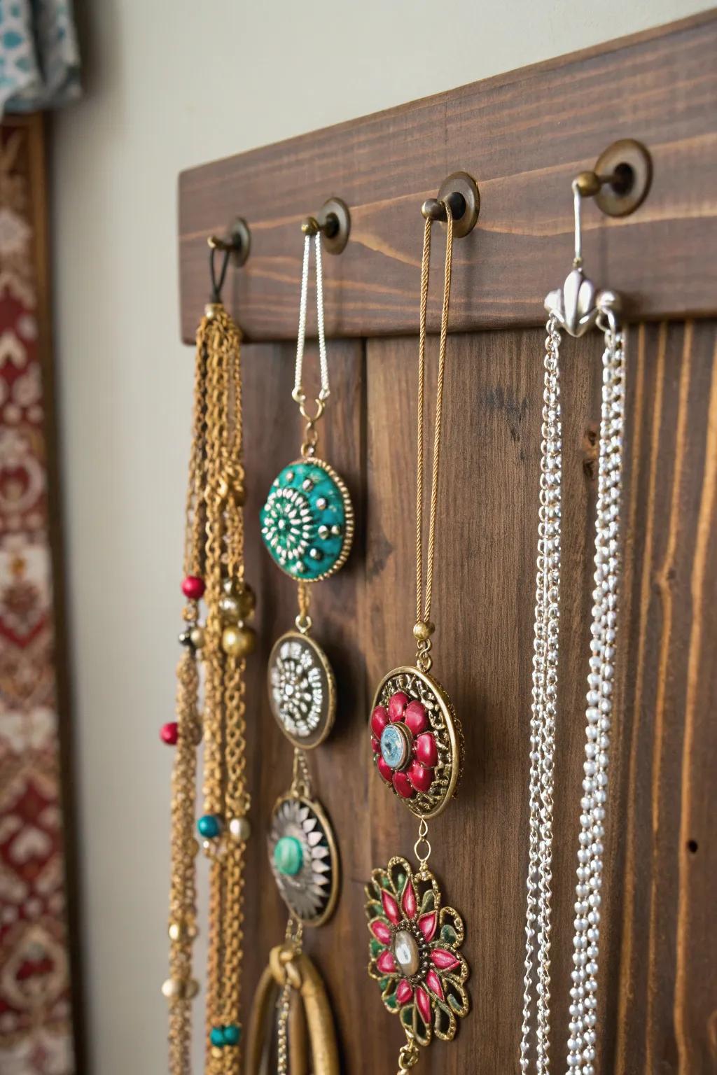 Employ ornamental accents for a lively jewelry presentation.