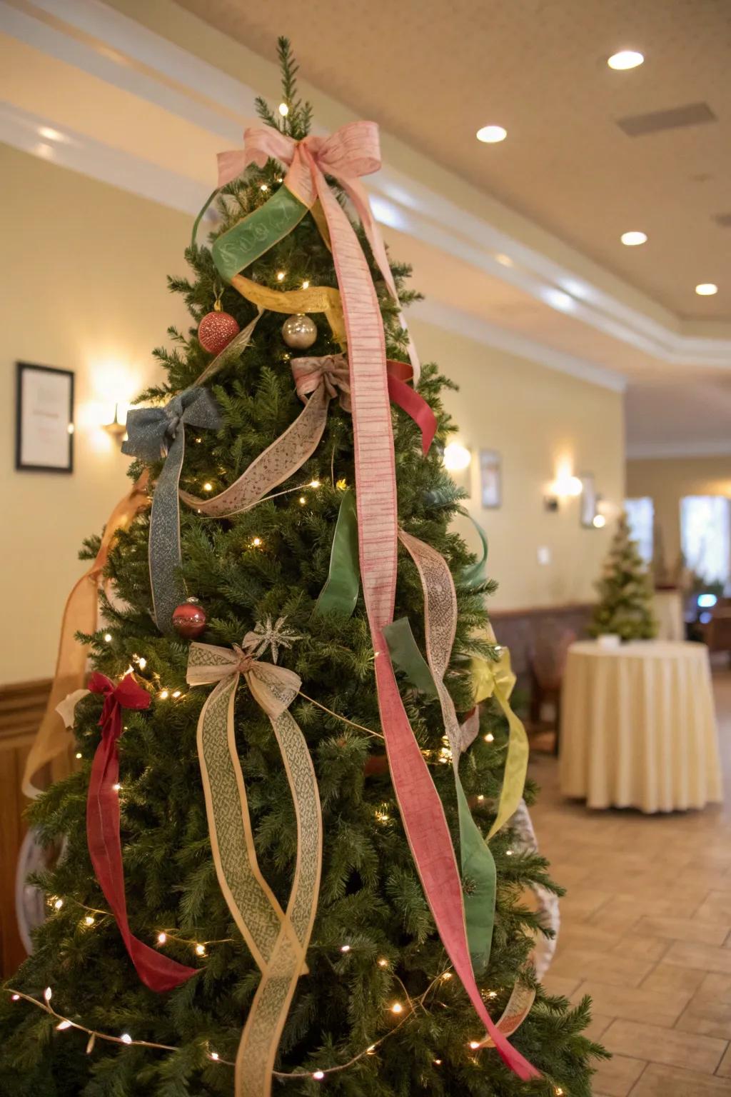 A Christmas tree with wraps utilized as festoons, offering a relaxed and natural presentation.