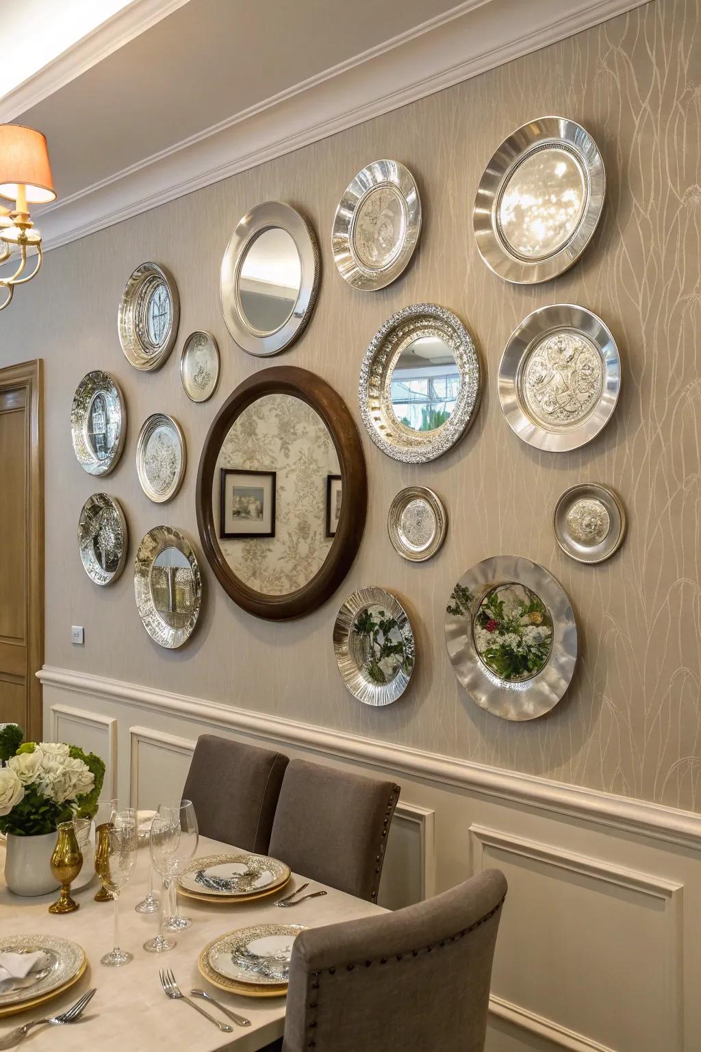 Mirrored plates enhance space and amplify glamour.