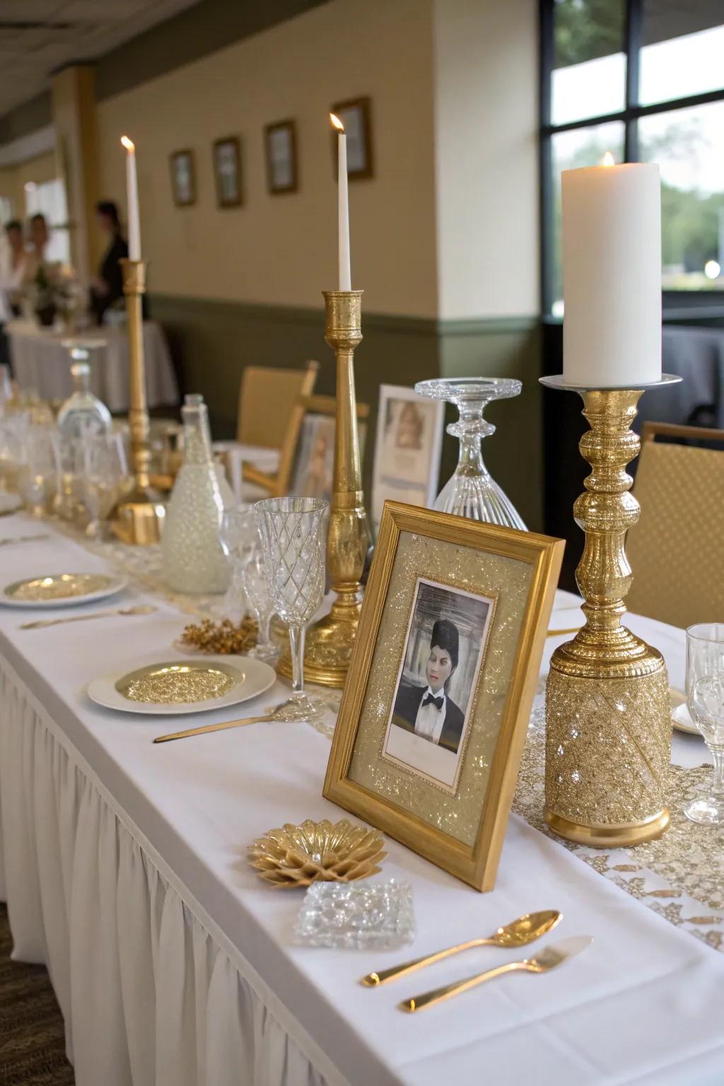 A Grand Century-inspired theme appends 1920s glamour to your prom.