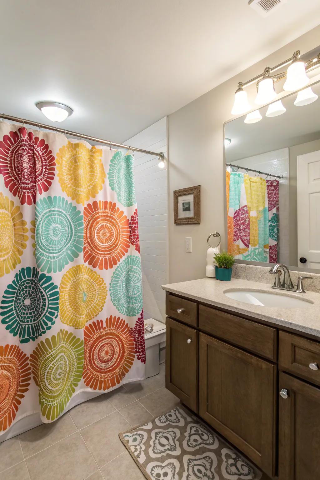 A drape that attracts gaze.