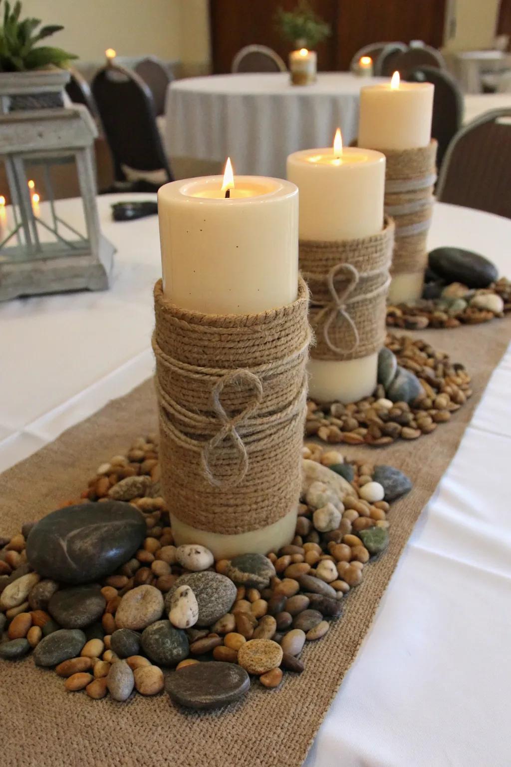 Hessian and cord wraps introduce grounded elegance.