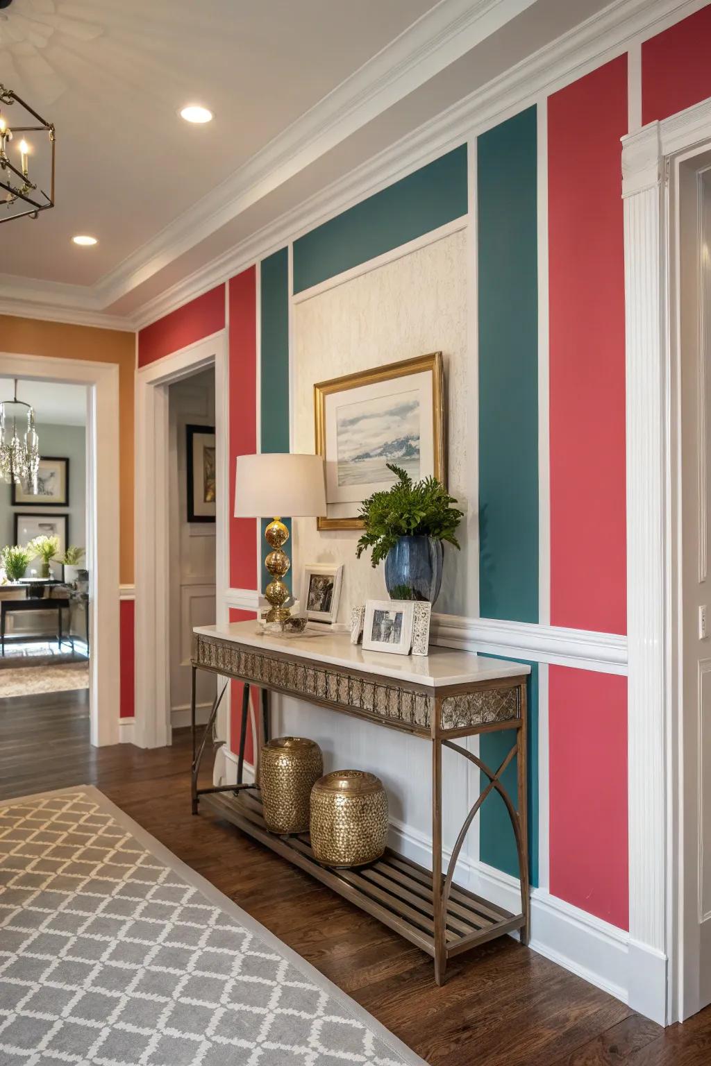 Daring borders create a striking first impression.