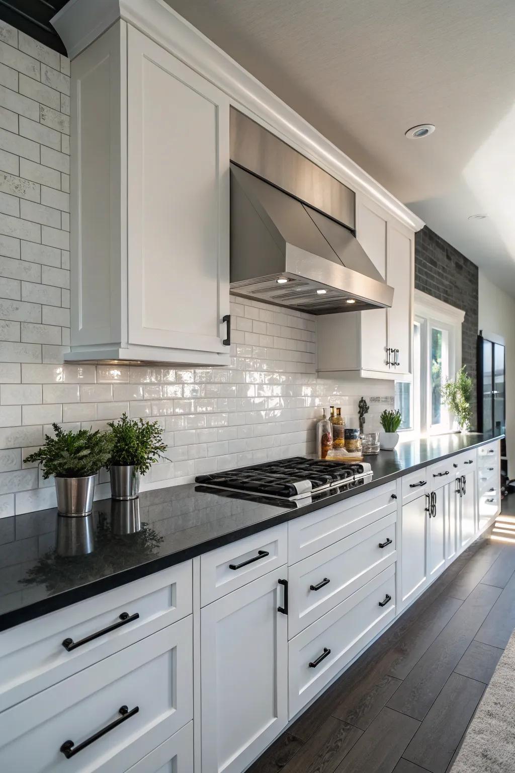 A refined juxtaposition of a white stone backsplash against ebony worktops.
