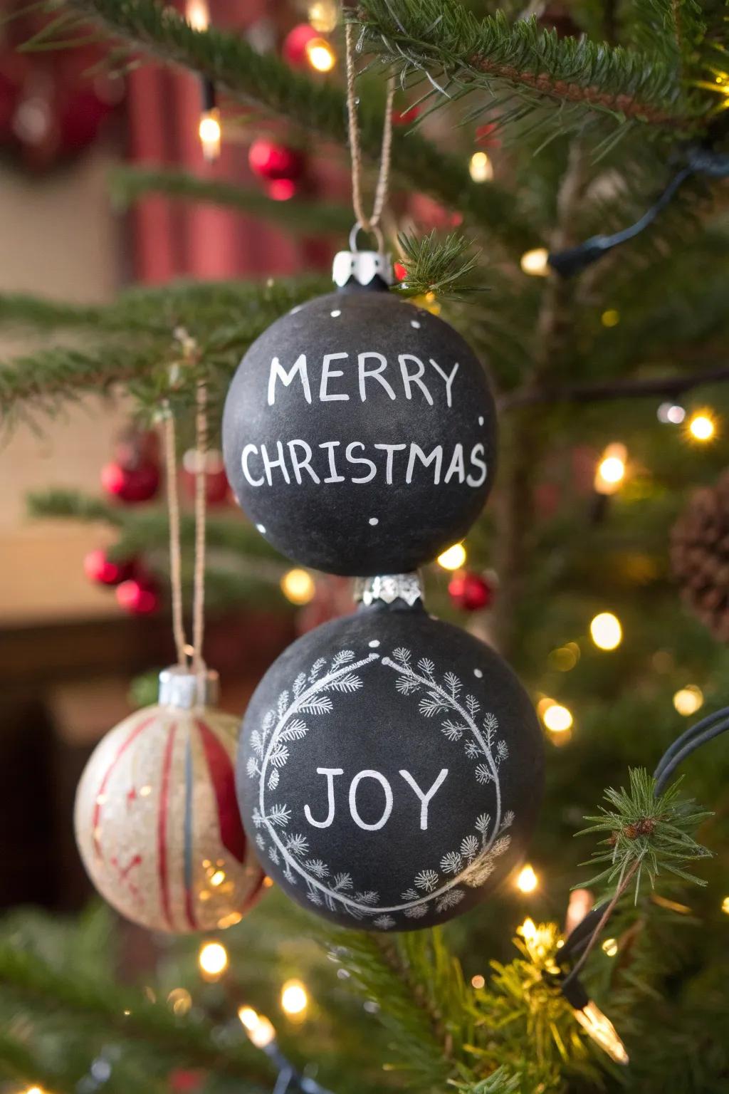 Slate-pigmented decorations beckon celebratory ingenuity and missives.