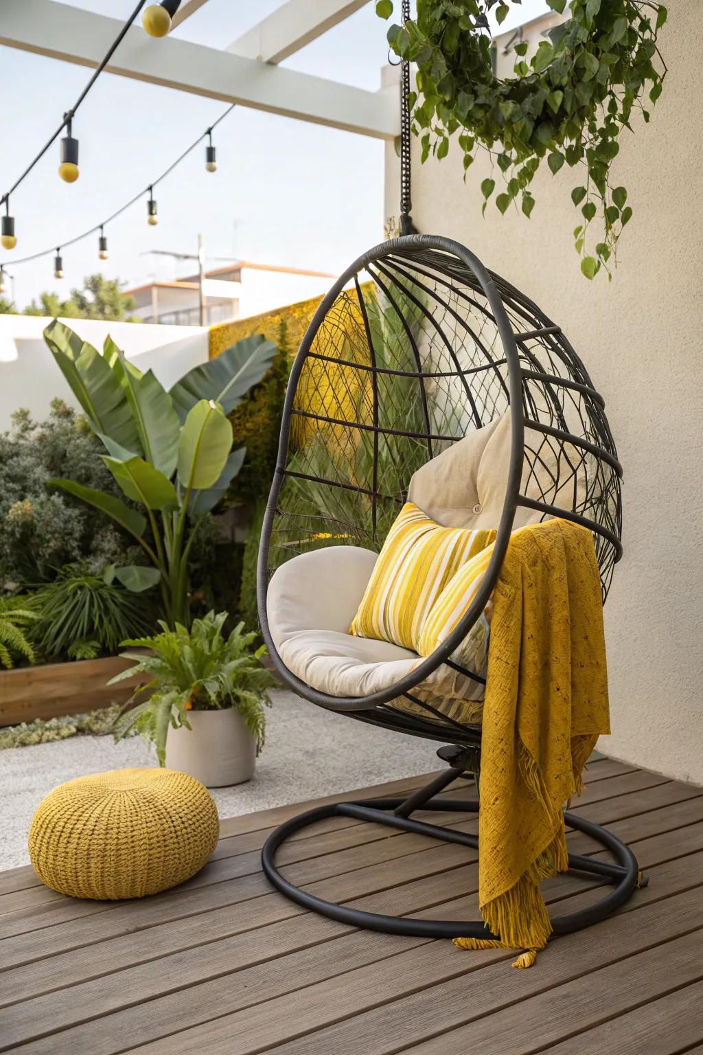 Infuse a burst of sunshine through amber highlights.