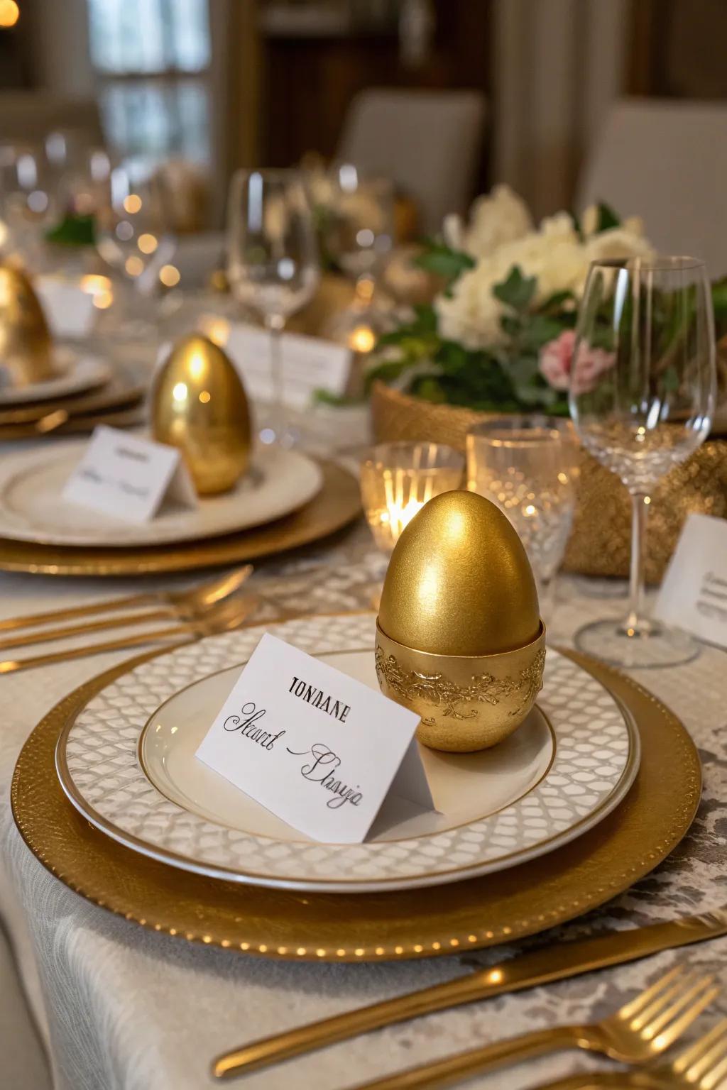 Gilded egg setting indicators introduce sophistication to your Easter setting.