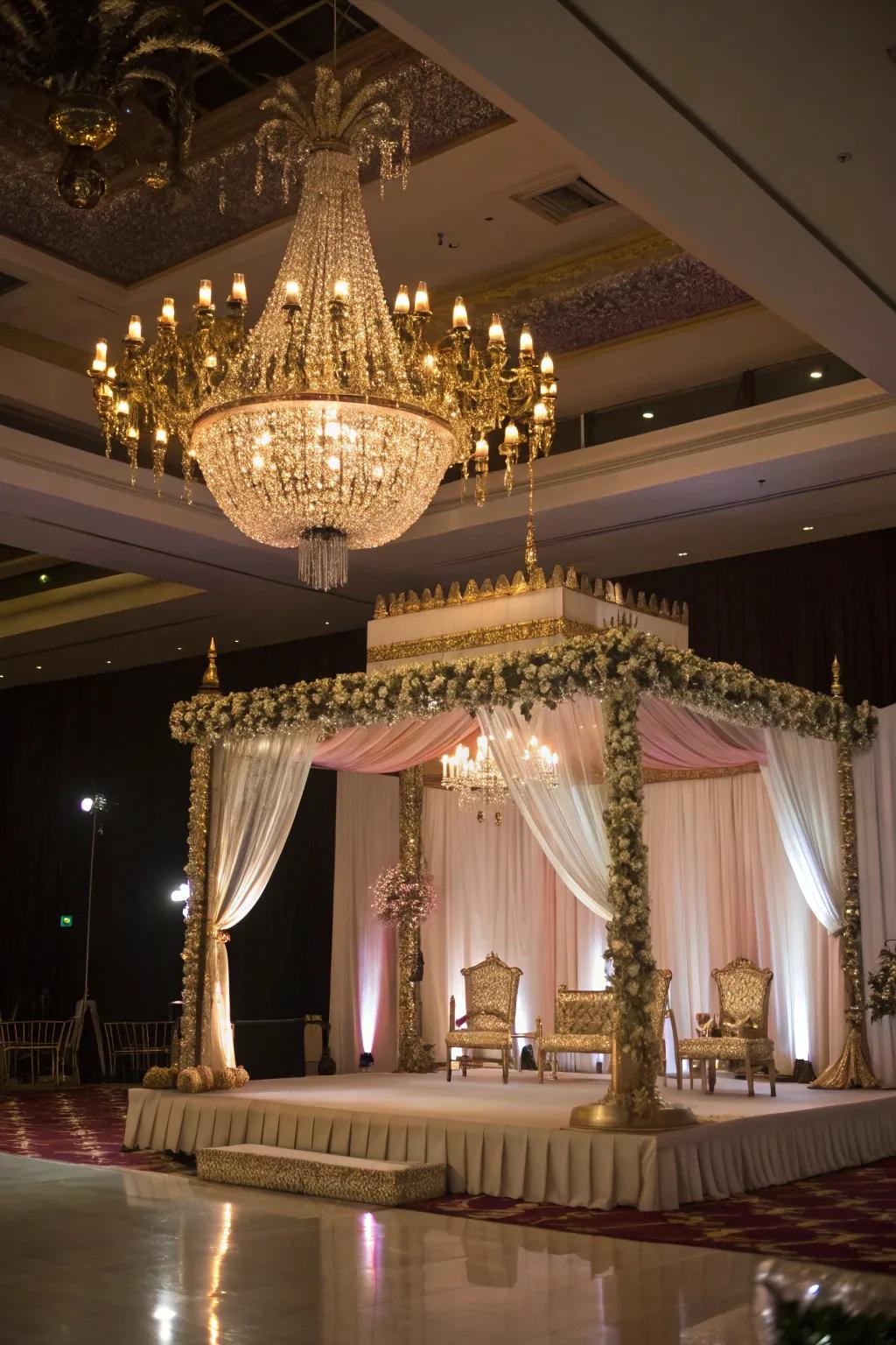 Hanging light lighting adds elegance and glamour to a marriage altar.