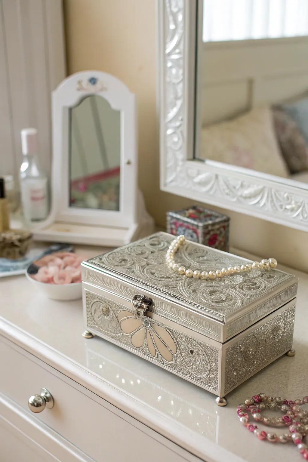 A tailored trinket box for treasured keepsakes