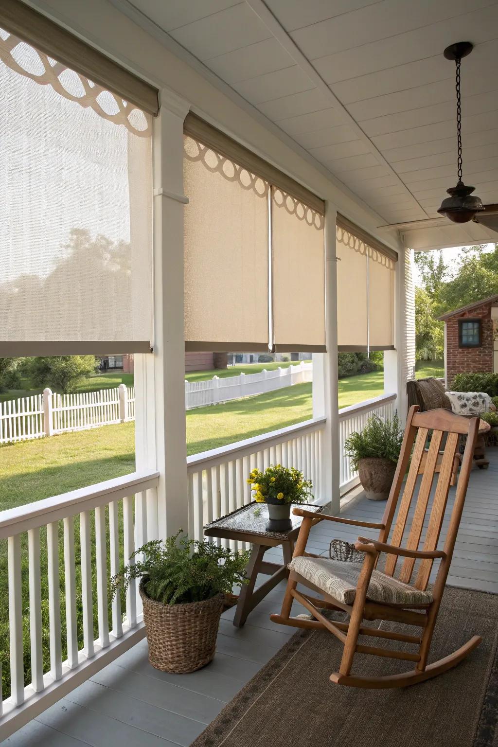 Flexible shades for customisable comfort.