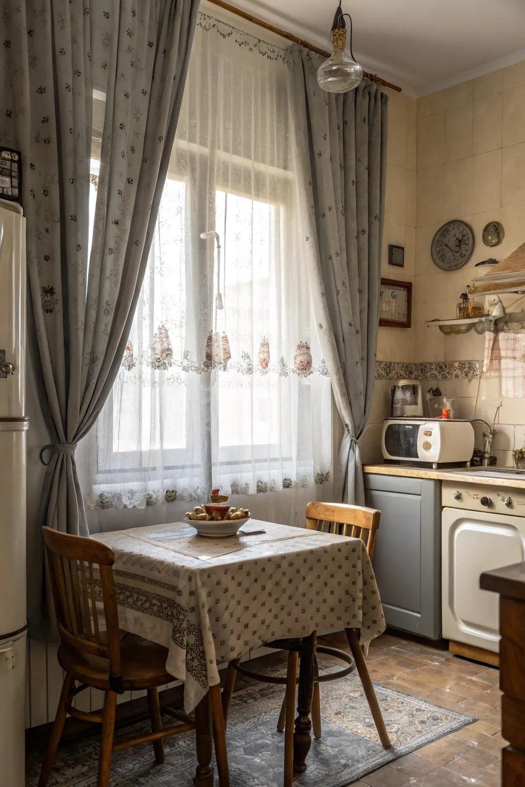 Vintage-inspired ash drapes infuse allure and warmth into the cooking space.