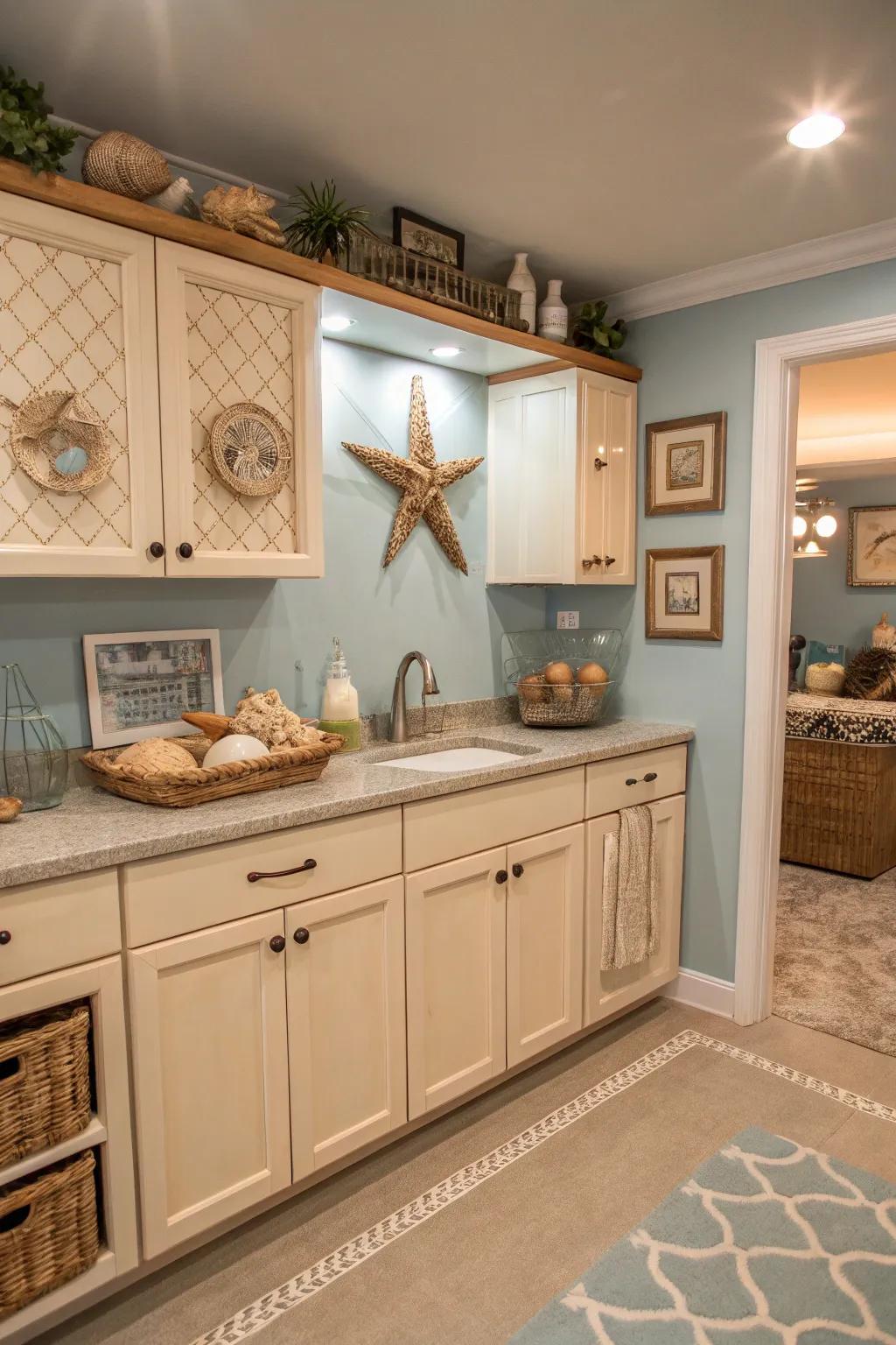 A coastal theme brings a relaxed, beachy atmosphere to your kitchenette.