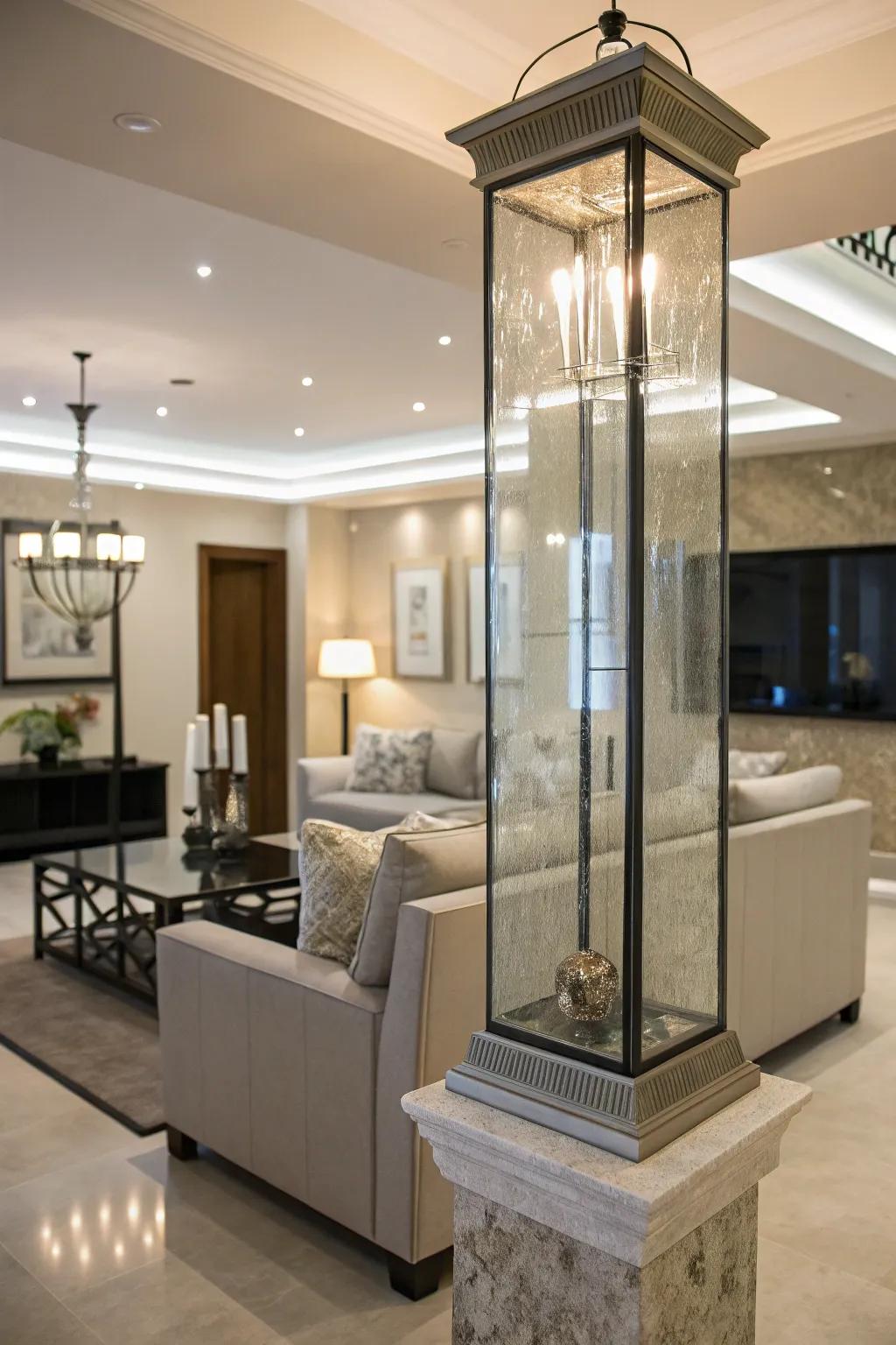 Glass covers furnish a contemporary and airy impression to pillars.