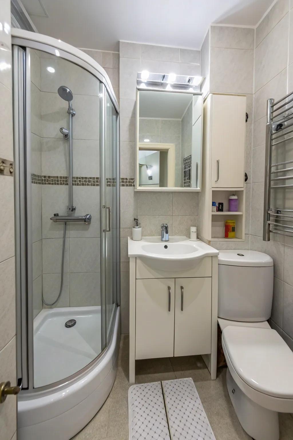 Intelligent layout selections optimize the restricted bathroom area.