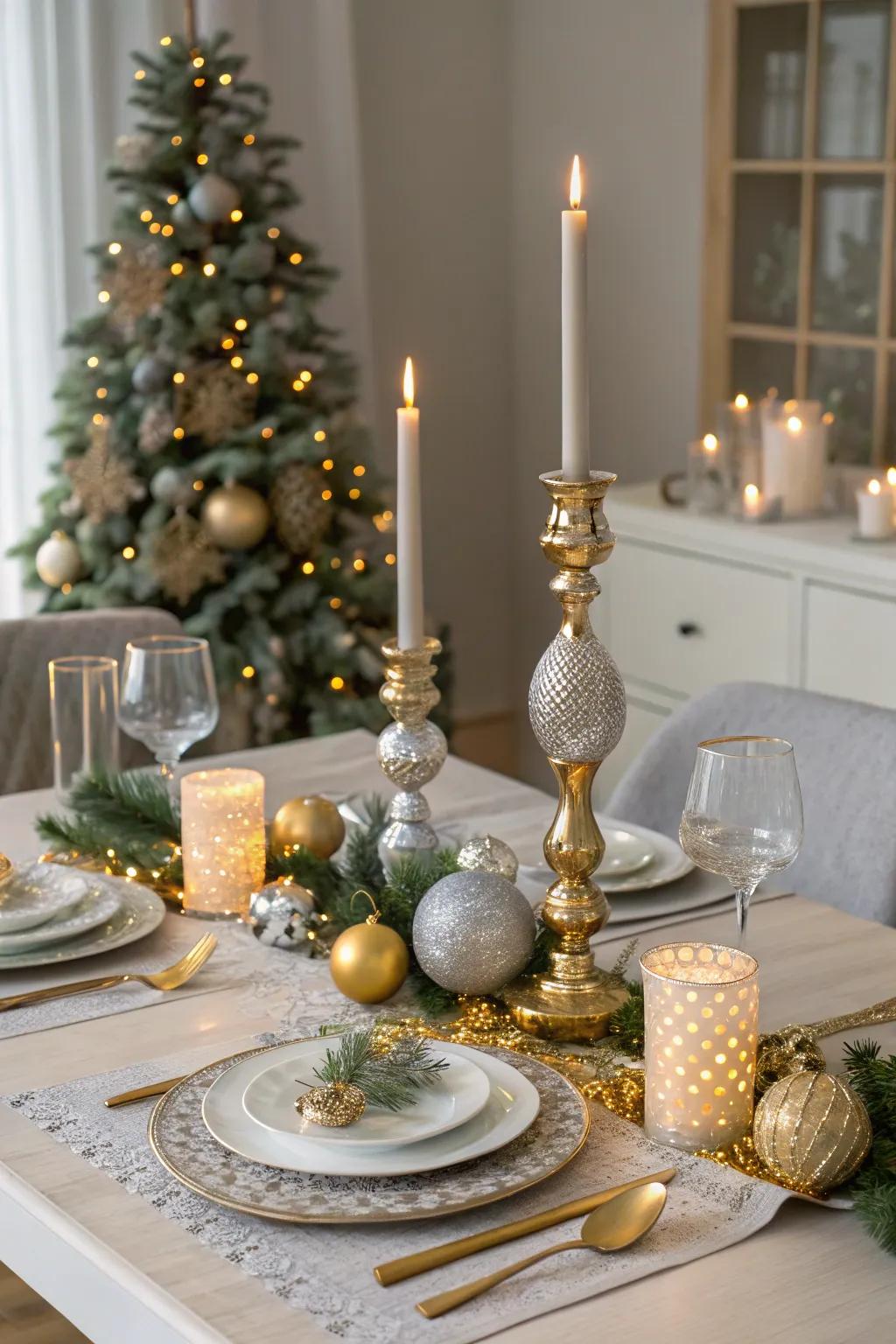 Elegant argent and aurum decorations create a sophisticated Christmas.