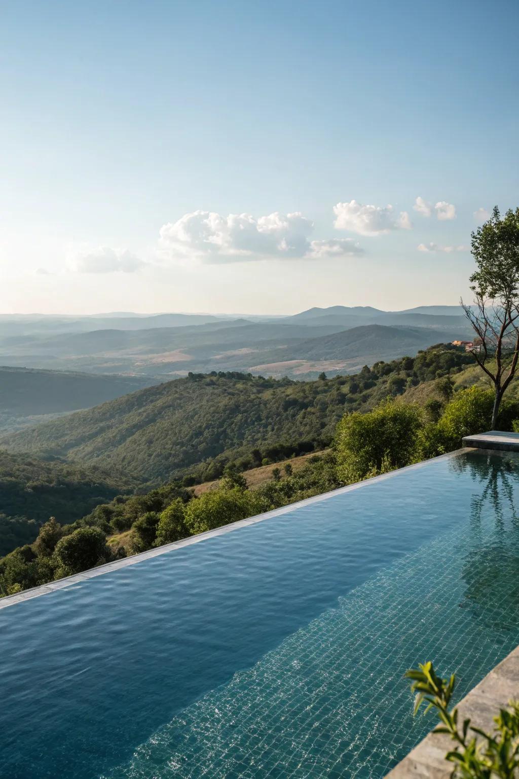 Infinity borders generate a striking visual impression, mixing water with the horizon.
