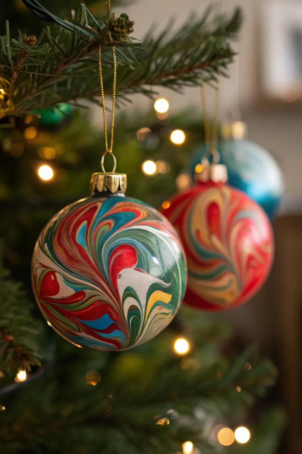 Marbled decorations deliver a burst of hue and ingenuity.