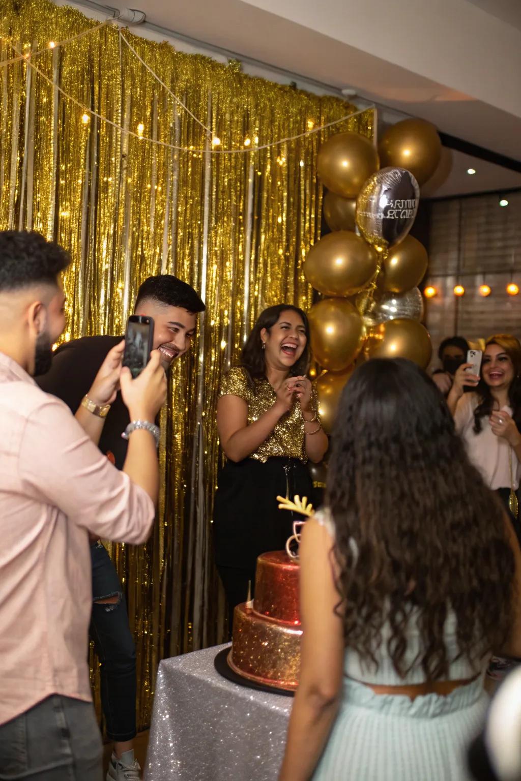 A glimmering gold setting ideal for picture-perfect moments.