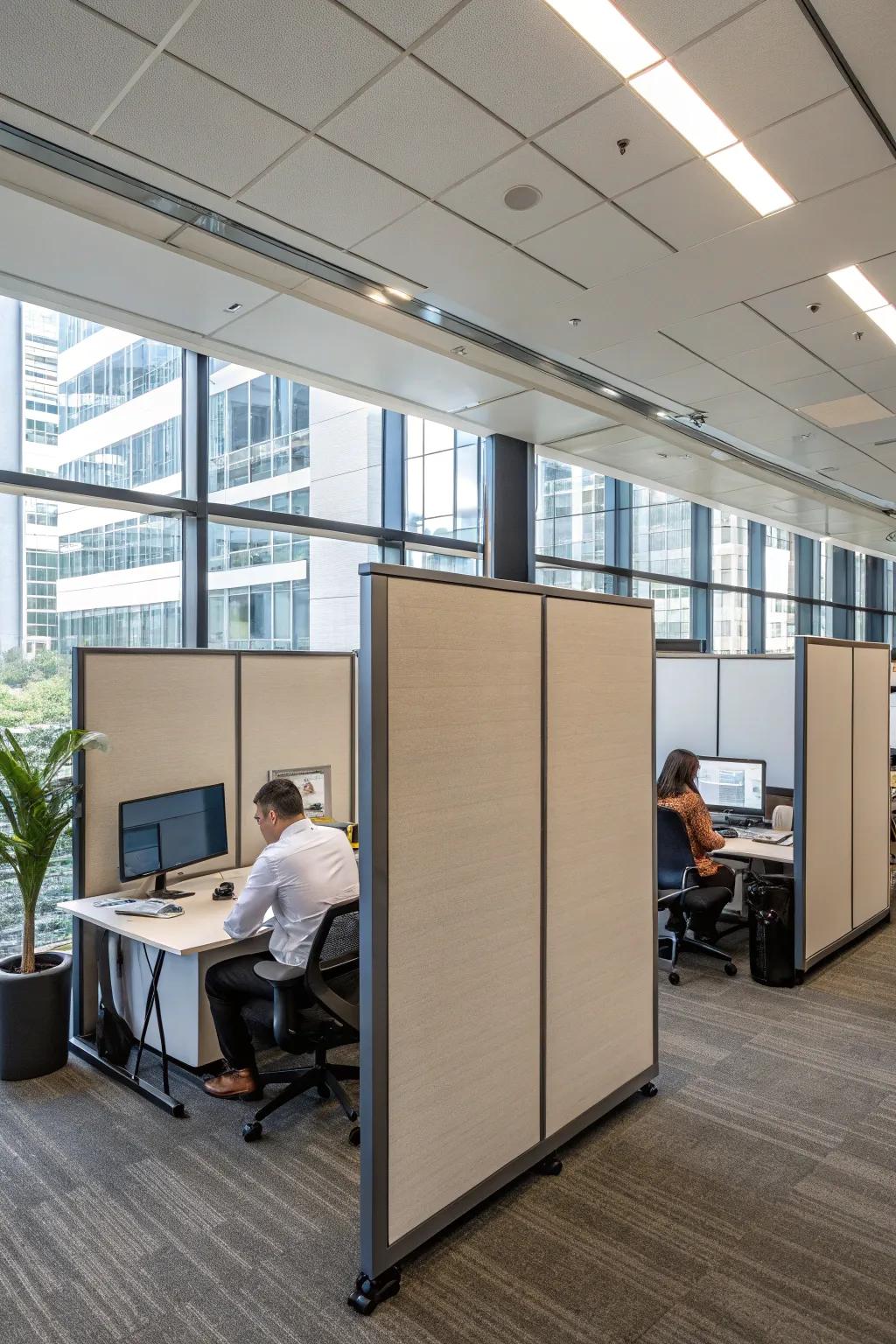 Adaptable boards provide the versatility to fashion dynamic office configurations.