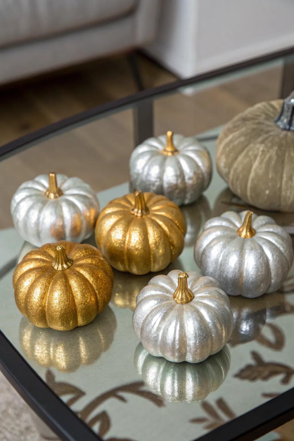 Metallic pumpkins gleam with a sense of class and refinement.