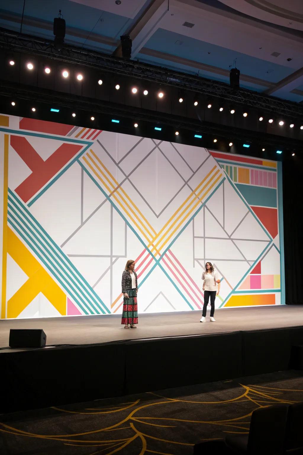 A scenery that transforms the stage into a work of art.