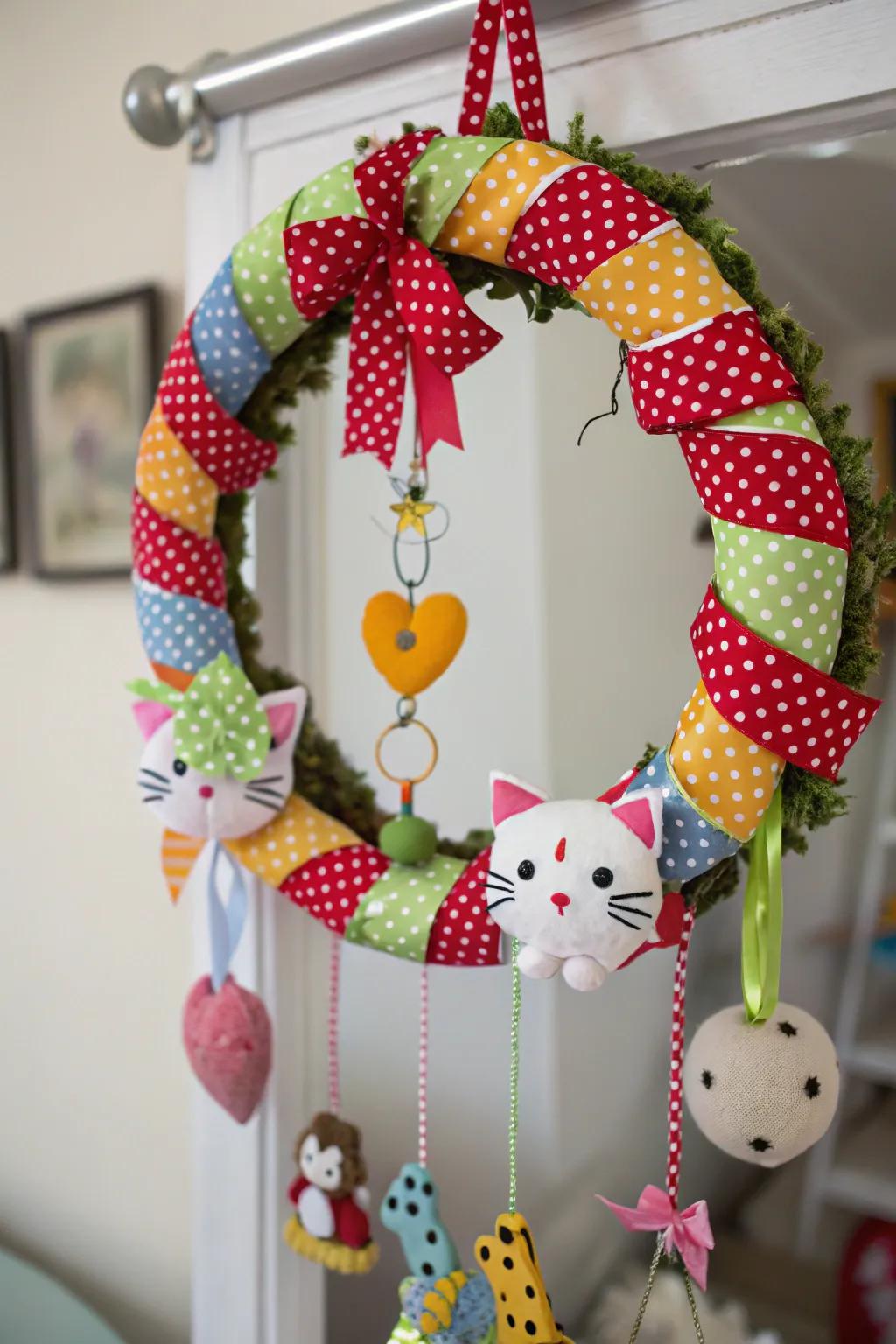 A playful polka-dotted feline wreath exuding retro charm.
