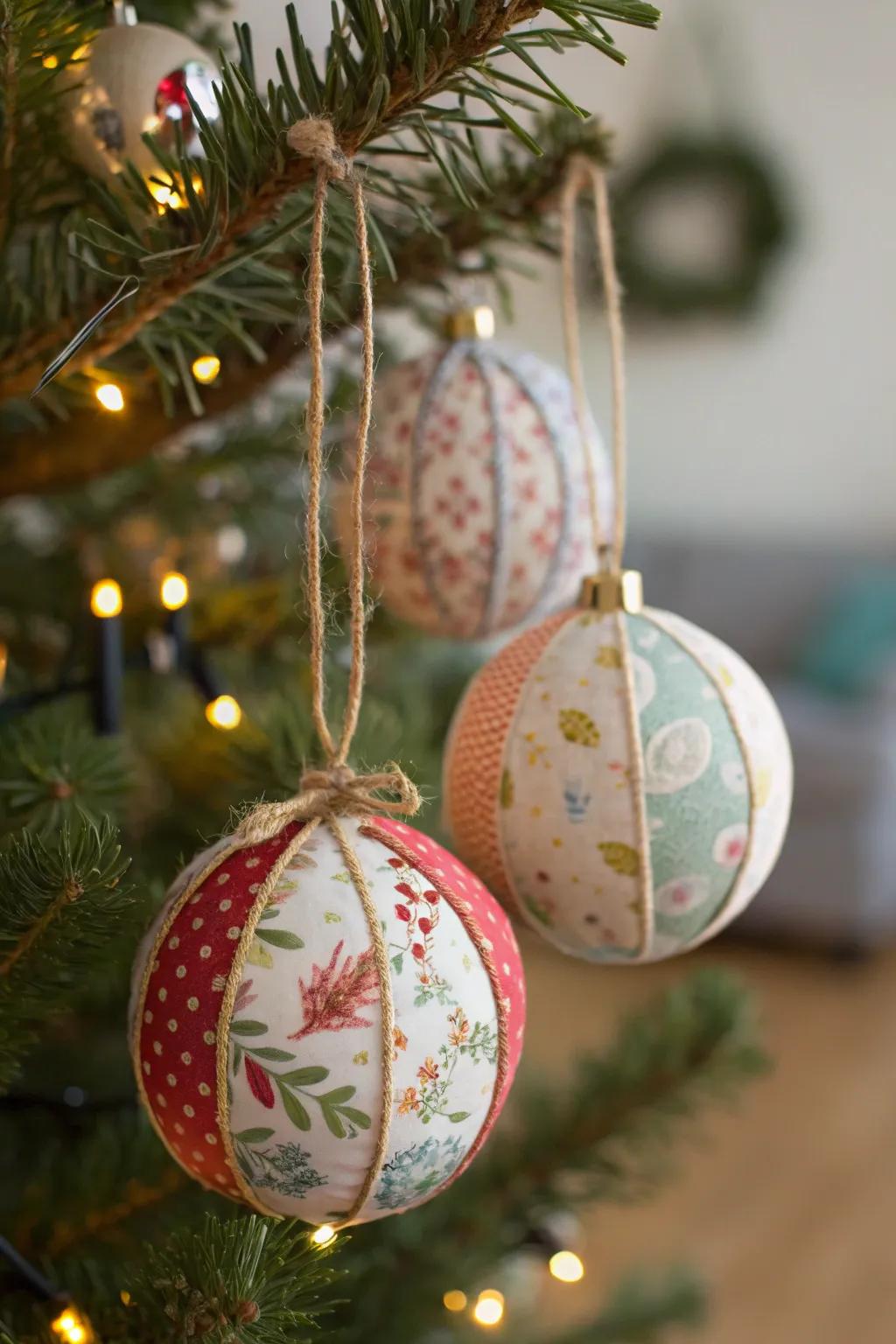 Textile and string fashion a snug, unrefined sensation for your decorations.