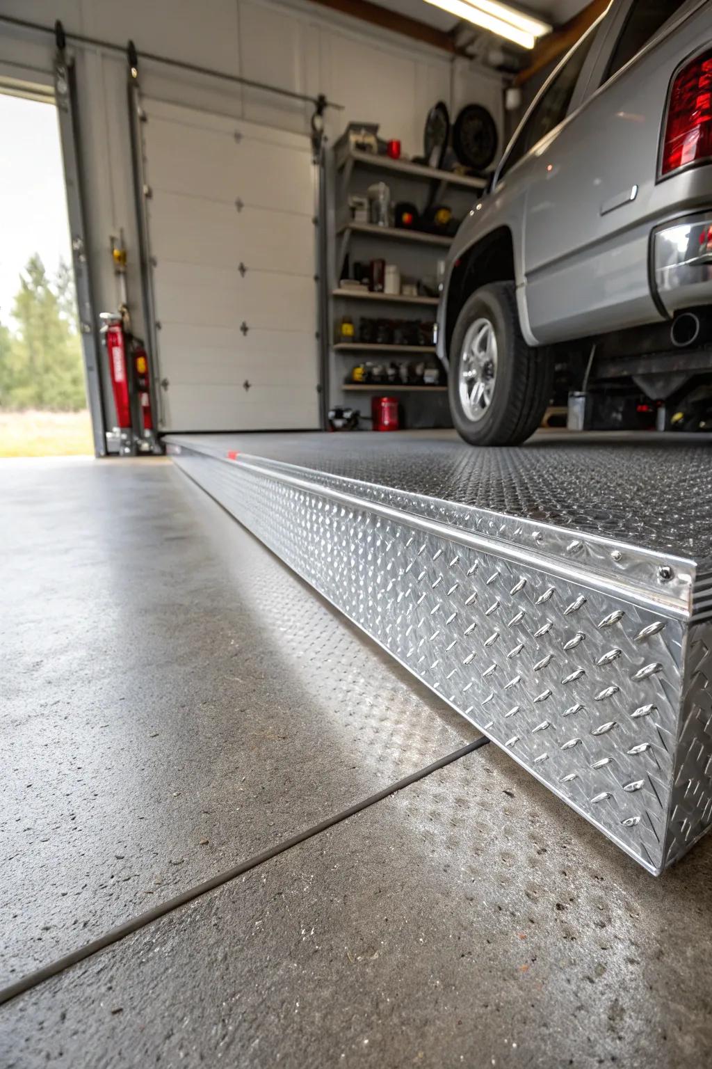 Diamond plate aluminum baseboards give your garage a robust industrial flair and dependable defense.