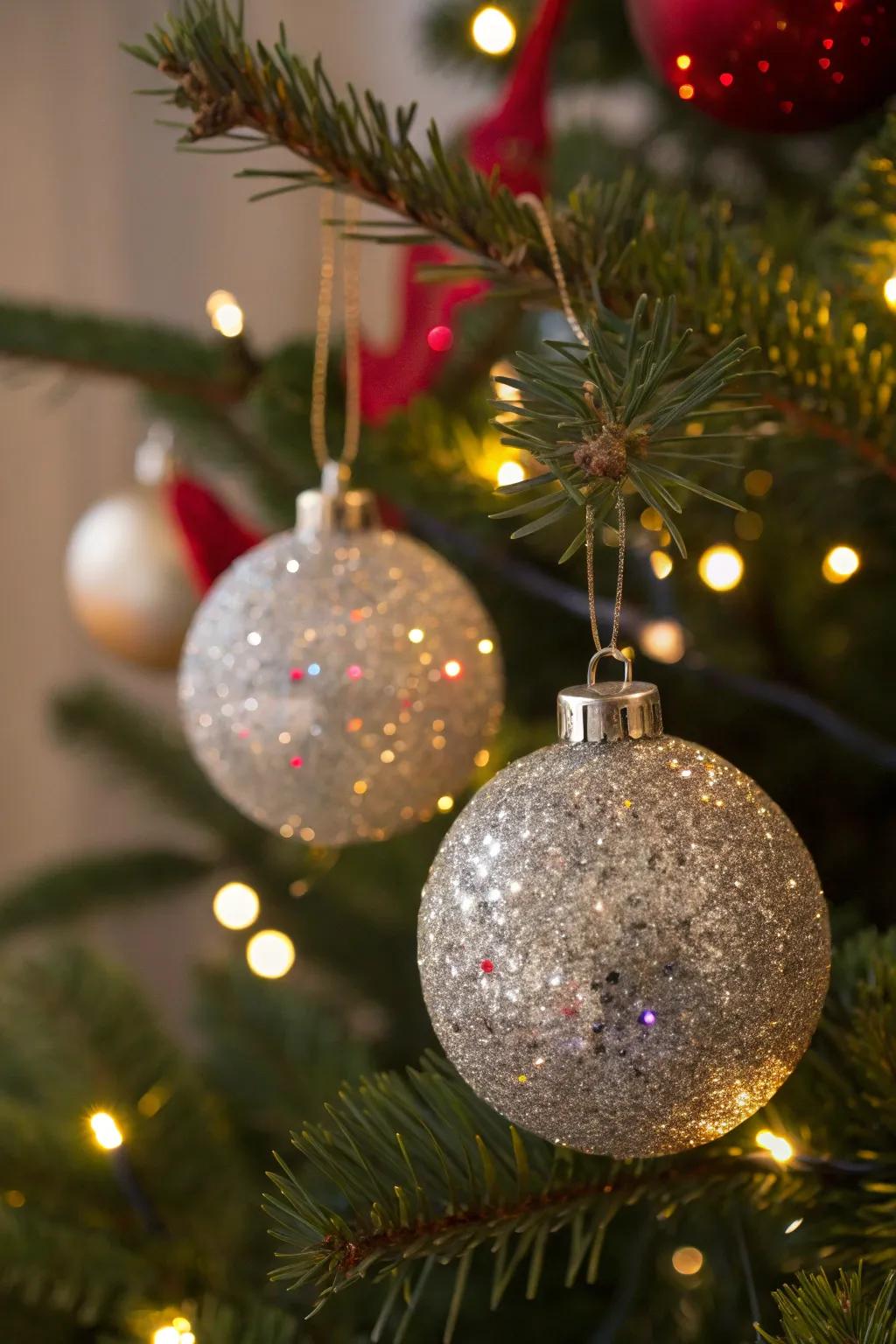 Sparkle-laden decorations deliver shimmer and radiance to your ambiance.
