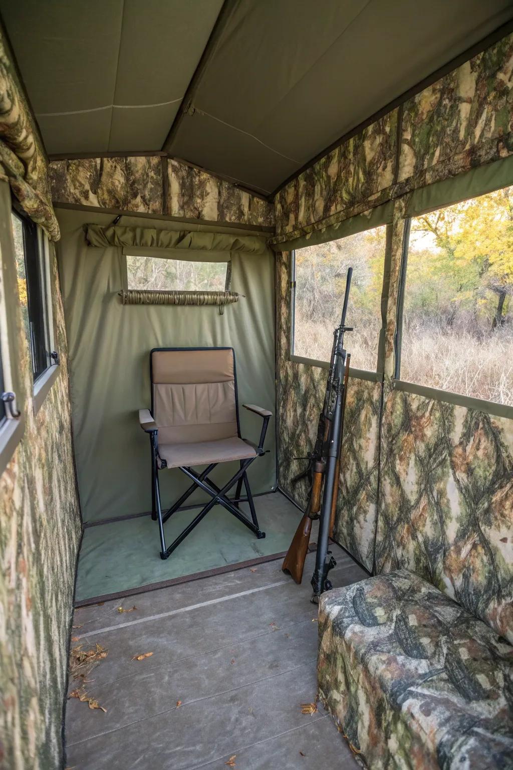 Camouflage elements help your blind blend seamlessly into its surroundings.