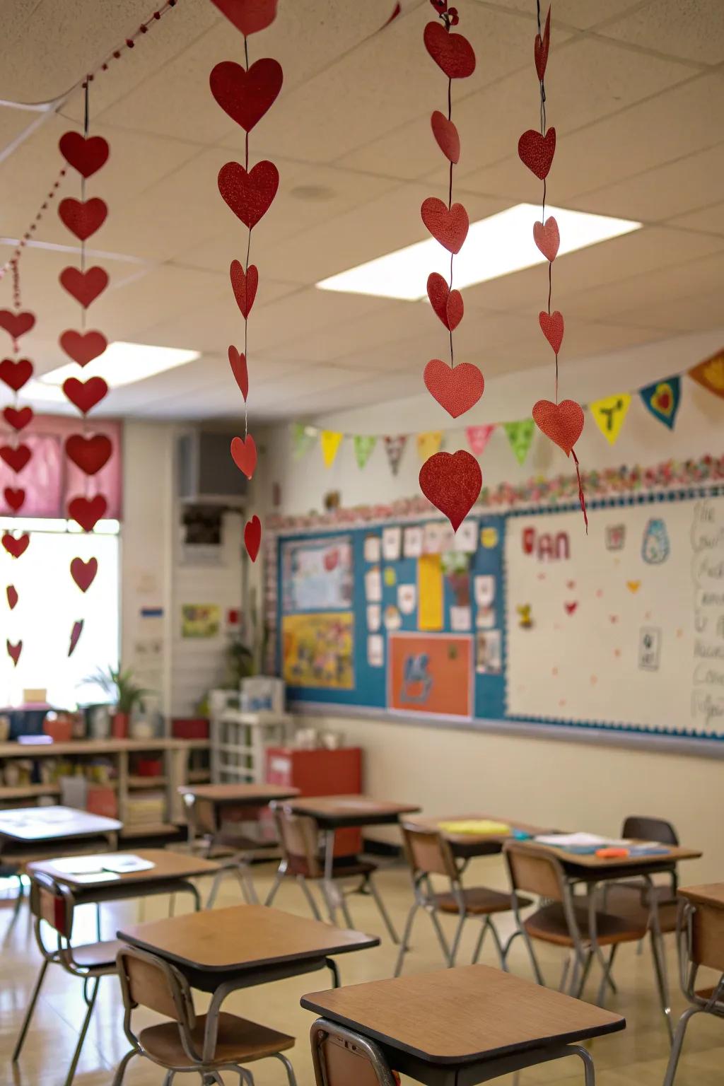 A dynamic garland that brings texture and color.