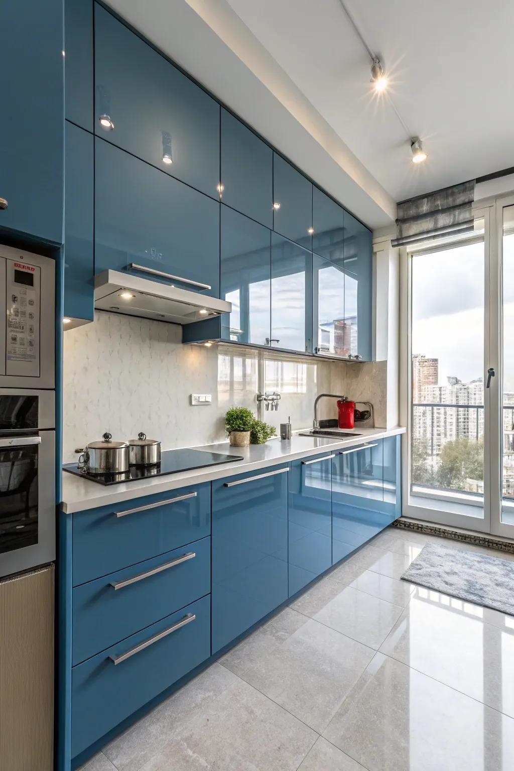 Shiny azure cabinetry with minimalistic fixtures offers a chic and modern kitchen appearance.