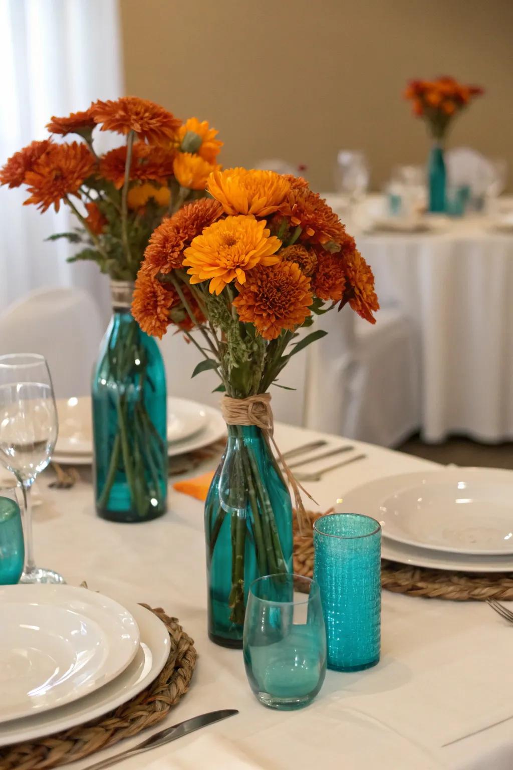 Unique centerpieces that enchant with ocean and sunset hues.
