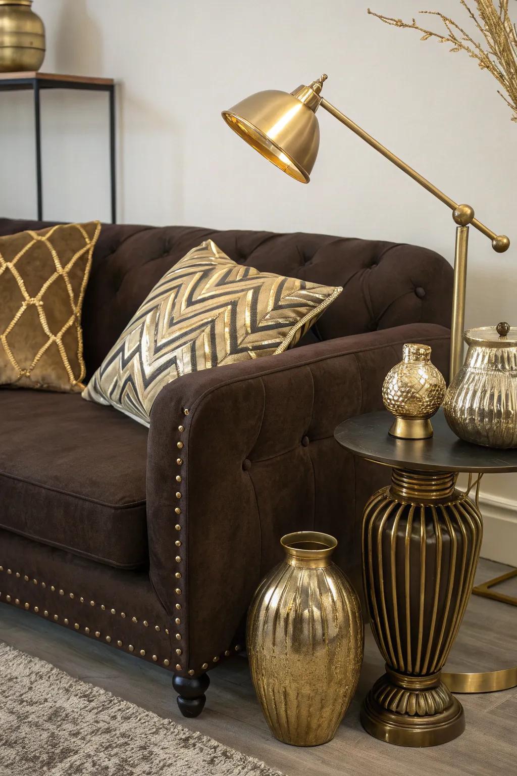 Metallic touches introduce a luxurious quality to your sitting room.