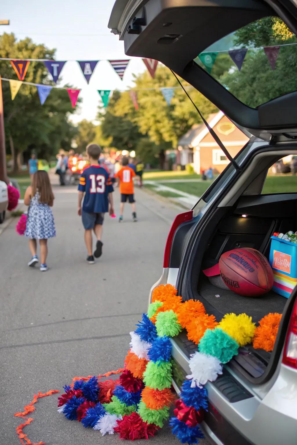 Your football-themed trunk will be more lively and energetic with pompons.