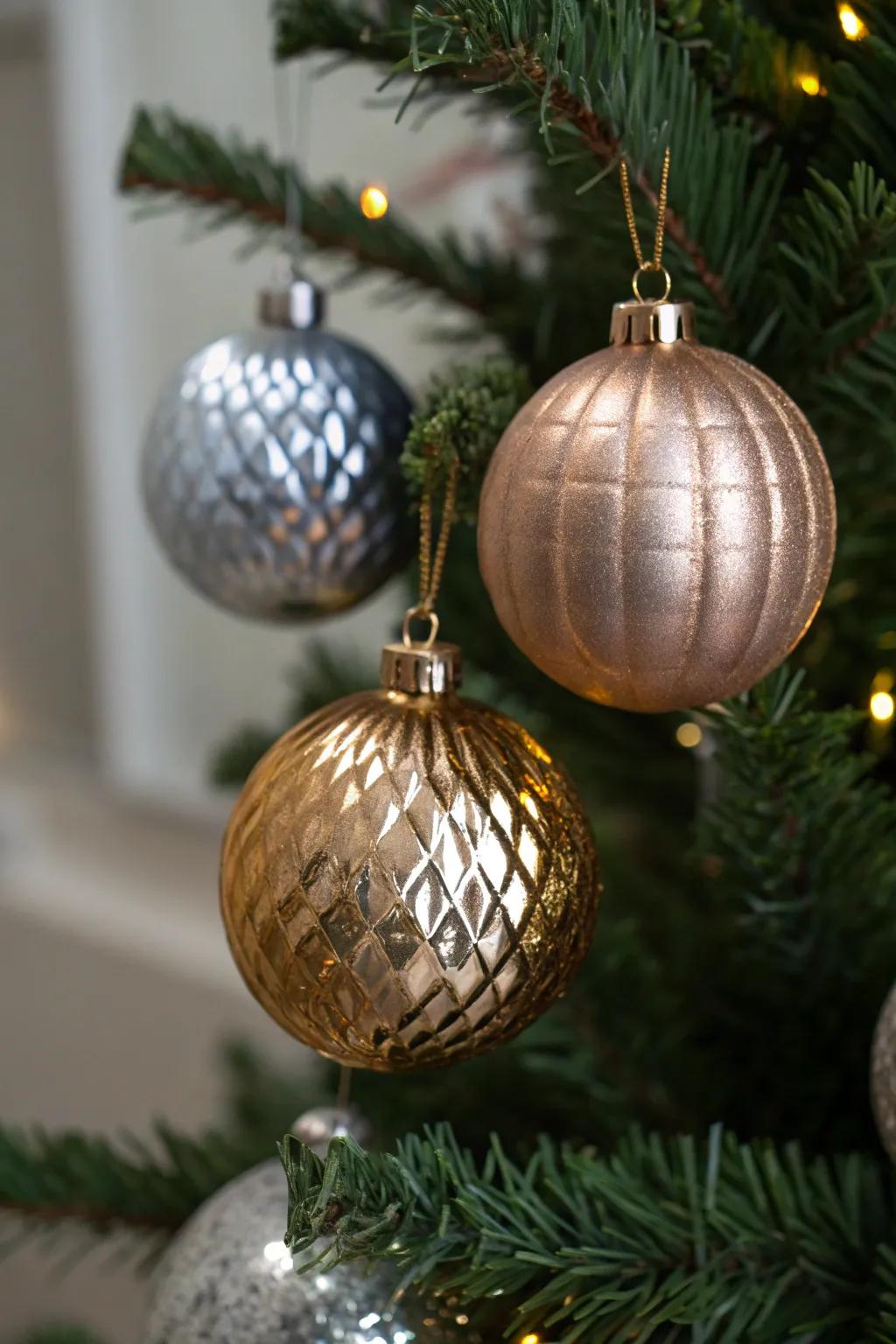 Metallic surfaces deliver a contemporary elegance to your holiday ambiance.