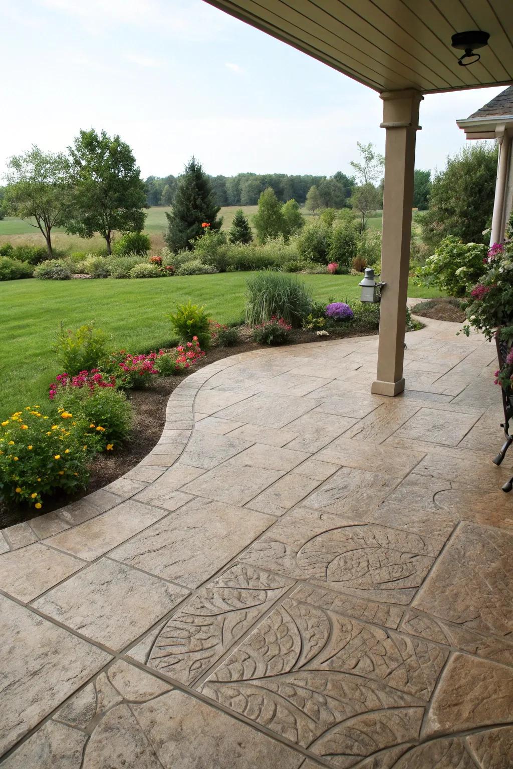 Open views amplify the sensation of spaciousness on the patio.