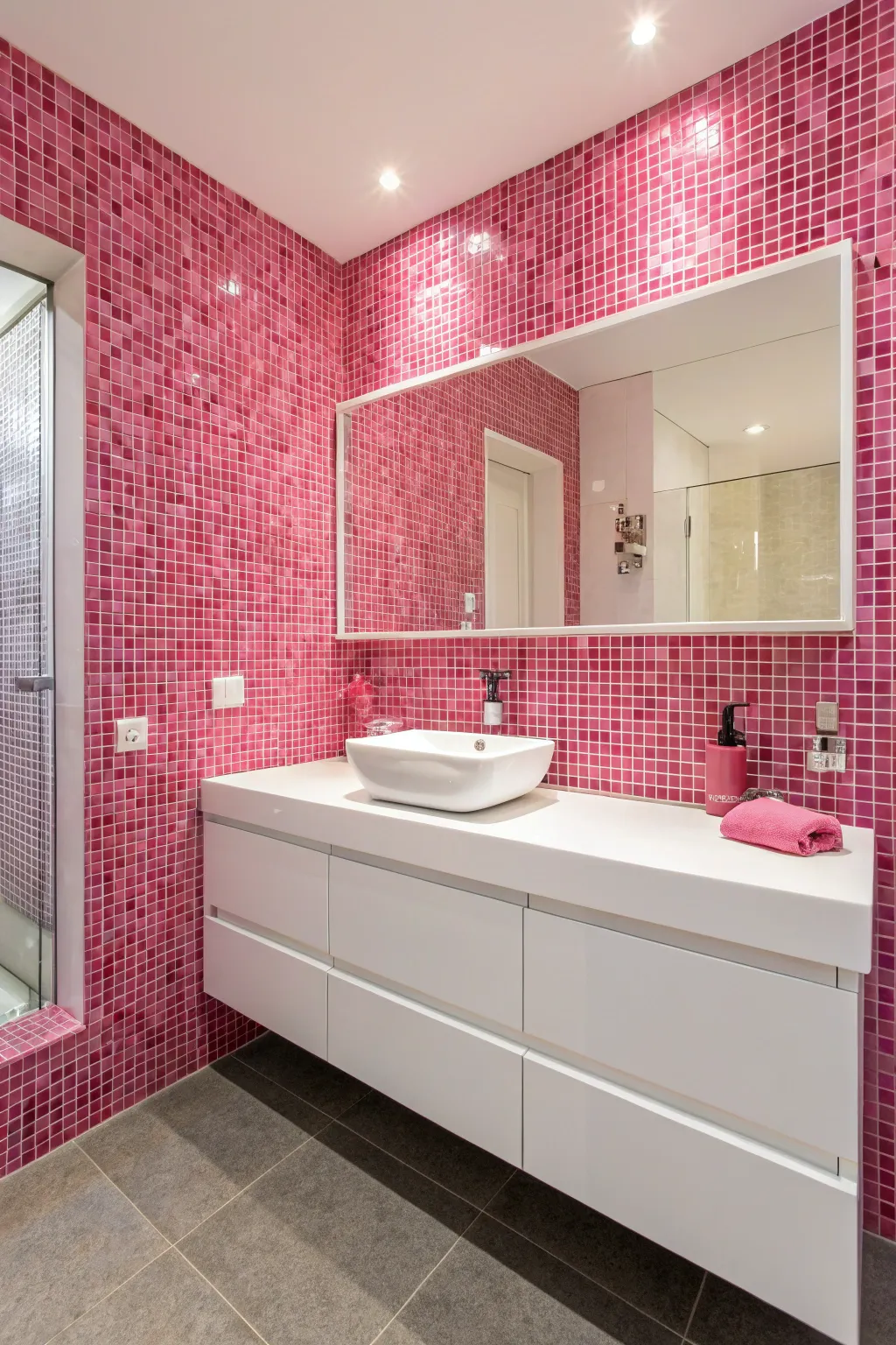 Innovative Tile Ideas for Pink-Themed Bathrooms